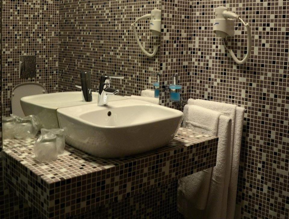 Zenti Plaza Hotel Drobeta Turnu Severin Habitación foto